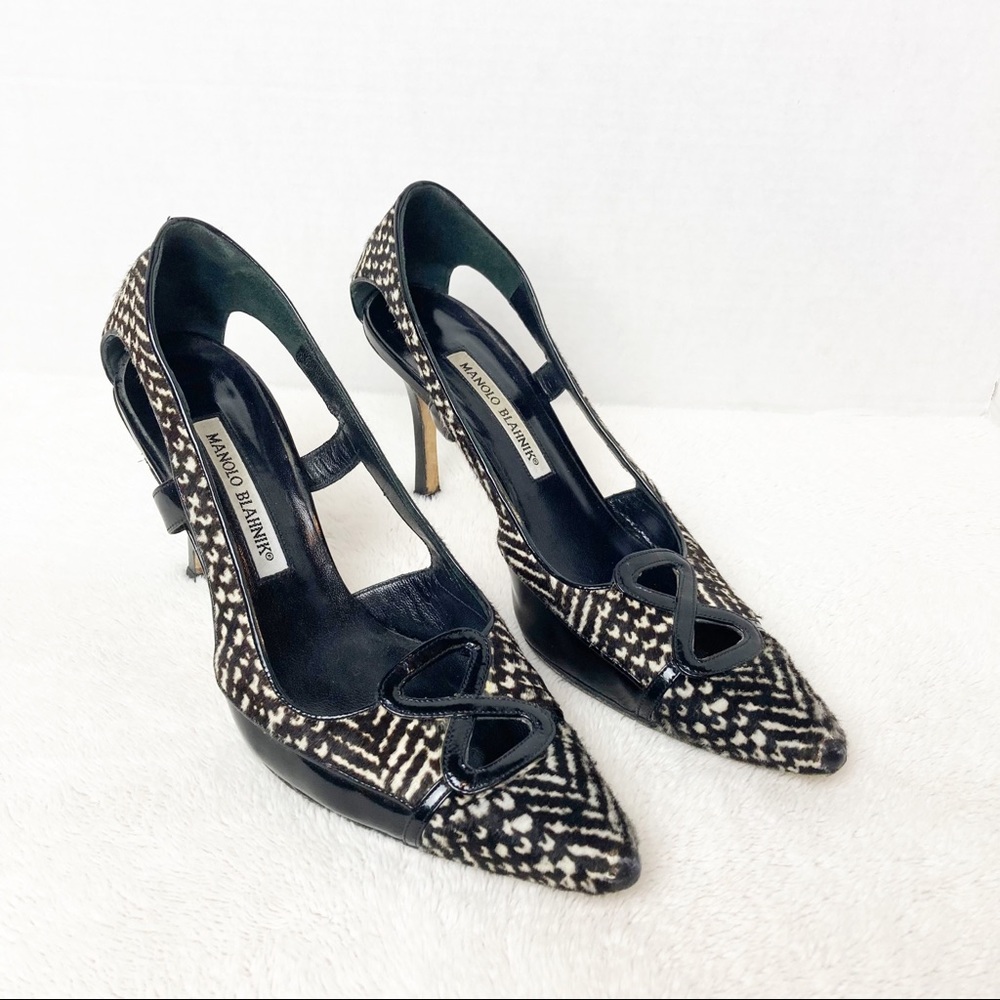 Manolo Blahnik size 38.5 black and white pumps